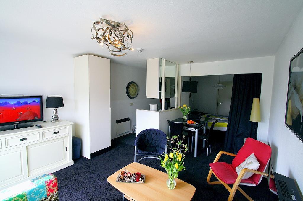 Luxe Appartement Zeeduin: Beachfront Resort with Private Terrace Hollum  Room photo
